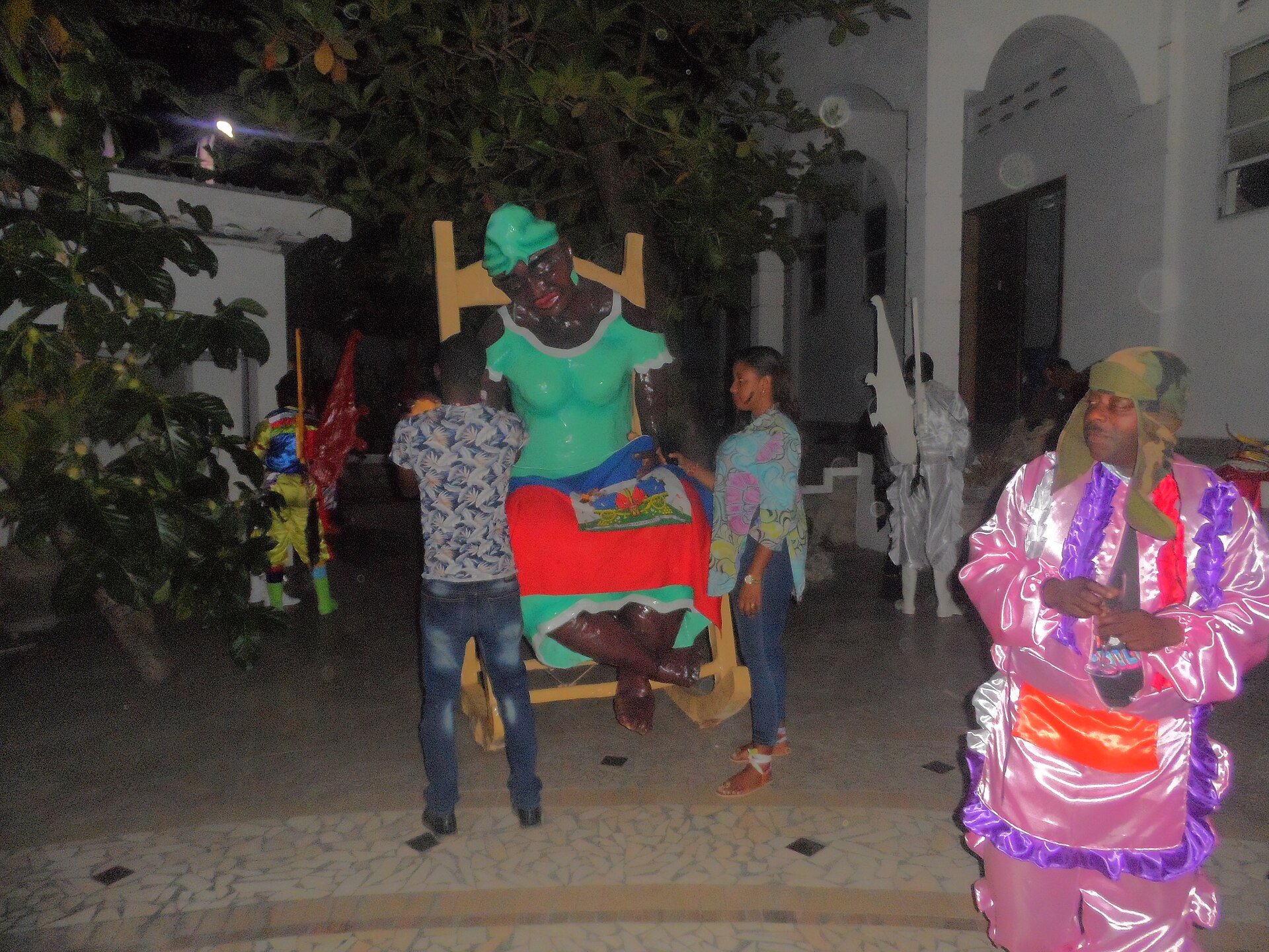 Imagem de referência relacionada a Catherine Flon, item descrito como costureira e designer haitiana (1772–1831)