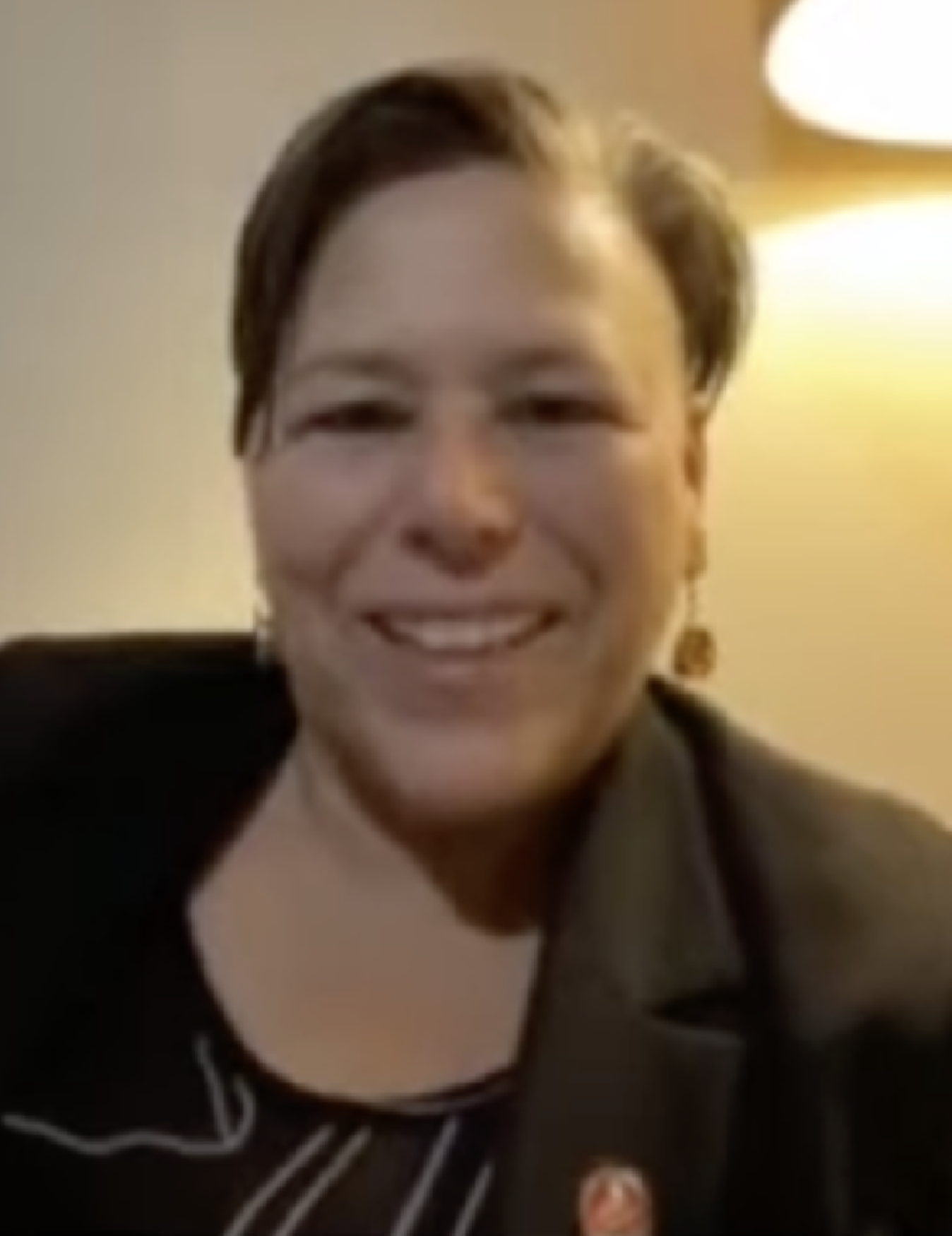Imagem de referência relacionada a Sophia Moermond, item descrito como política australiana