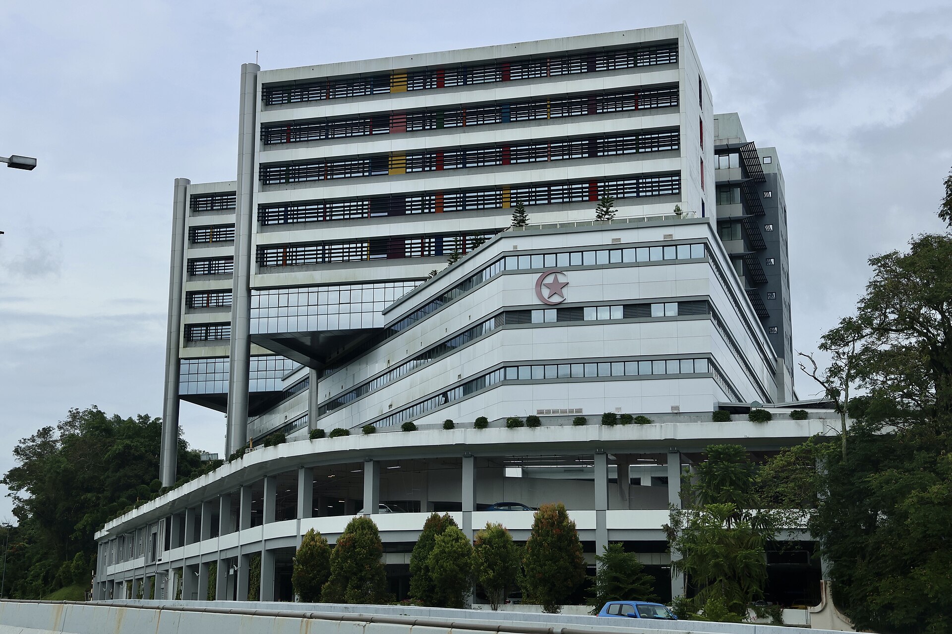 Imagem de referência relacionada a Raja Isteri Pengiran Anak Saleha Hospital, item descrito como registro de referência sobre Raja Isteri Pengiran Anak Saleha Hospital, organizado a partir de dados estruturados abertos