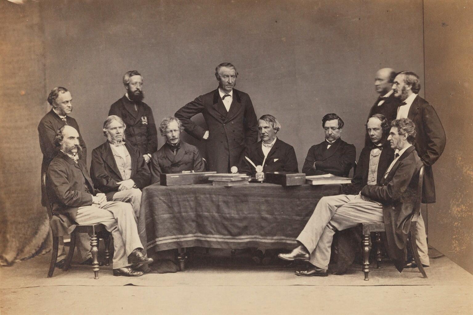 Imagem de referência relacionada a James Strachey, item descrito como registro de referência sobre James Strachey, organizado a partir de dados estruturados abertos