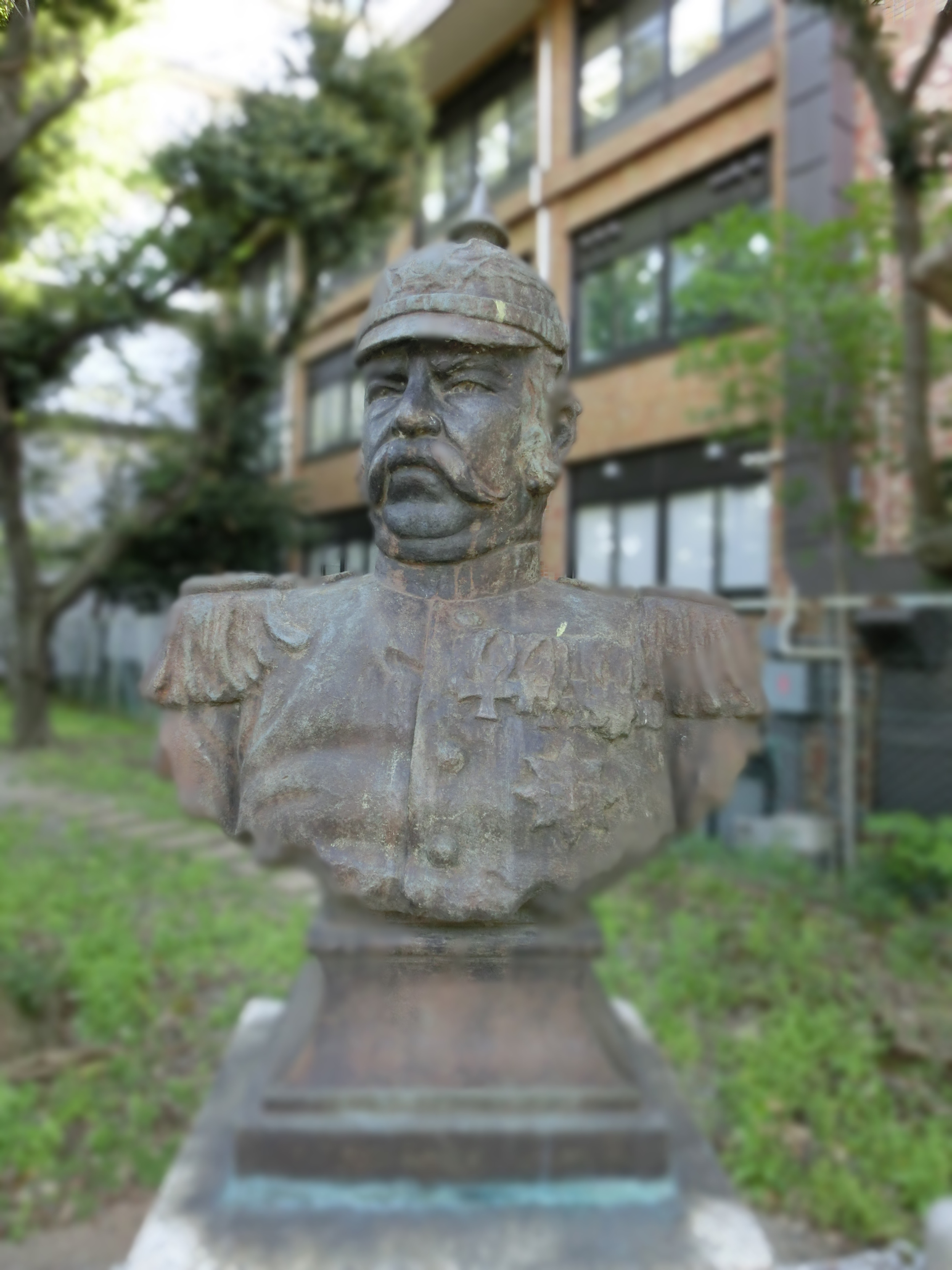 Imagem de referência relacionada a Benjamin Karl Leopold Müller, item descrito como professor académico alemão
