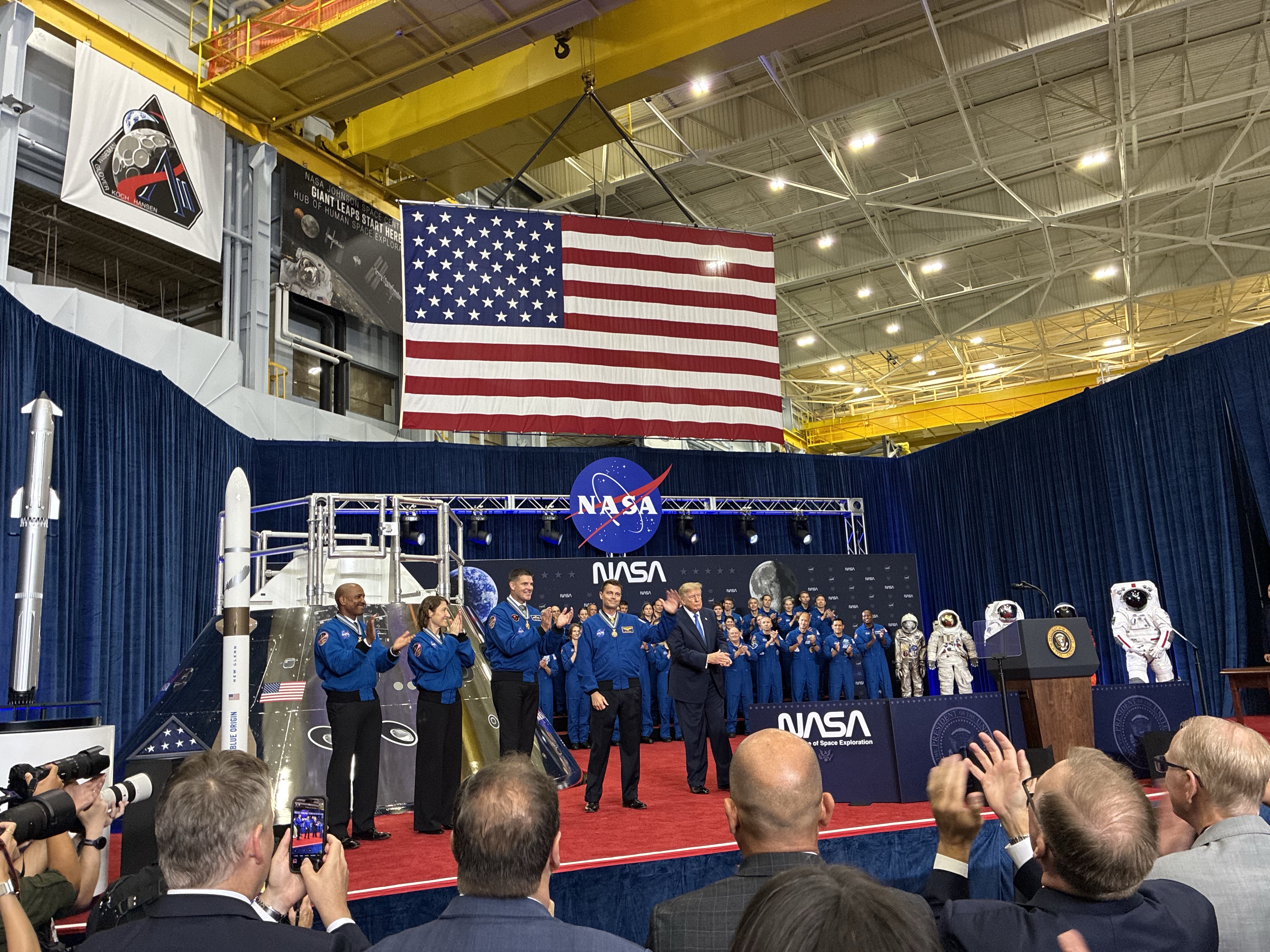 Imagem relacionada à notícia: Presidente Honra a NASA Artemis II com o Prêmio de Espaço dos EUA