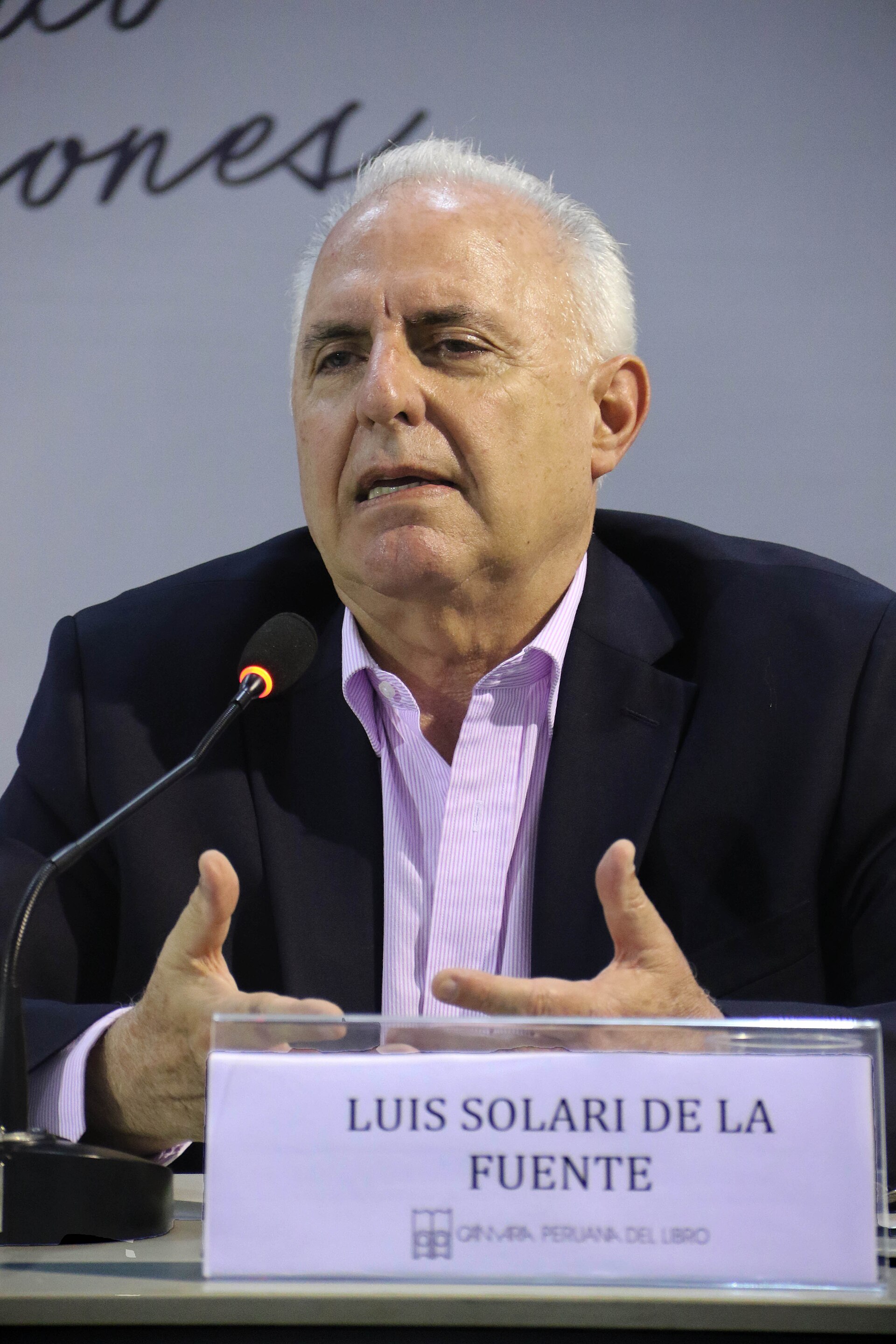 Imagem de referência relacionada a Luis Solari, item descrito como político peruano