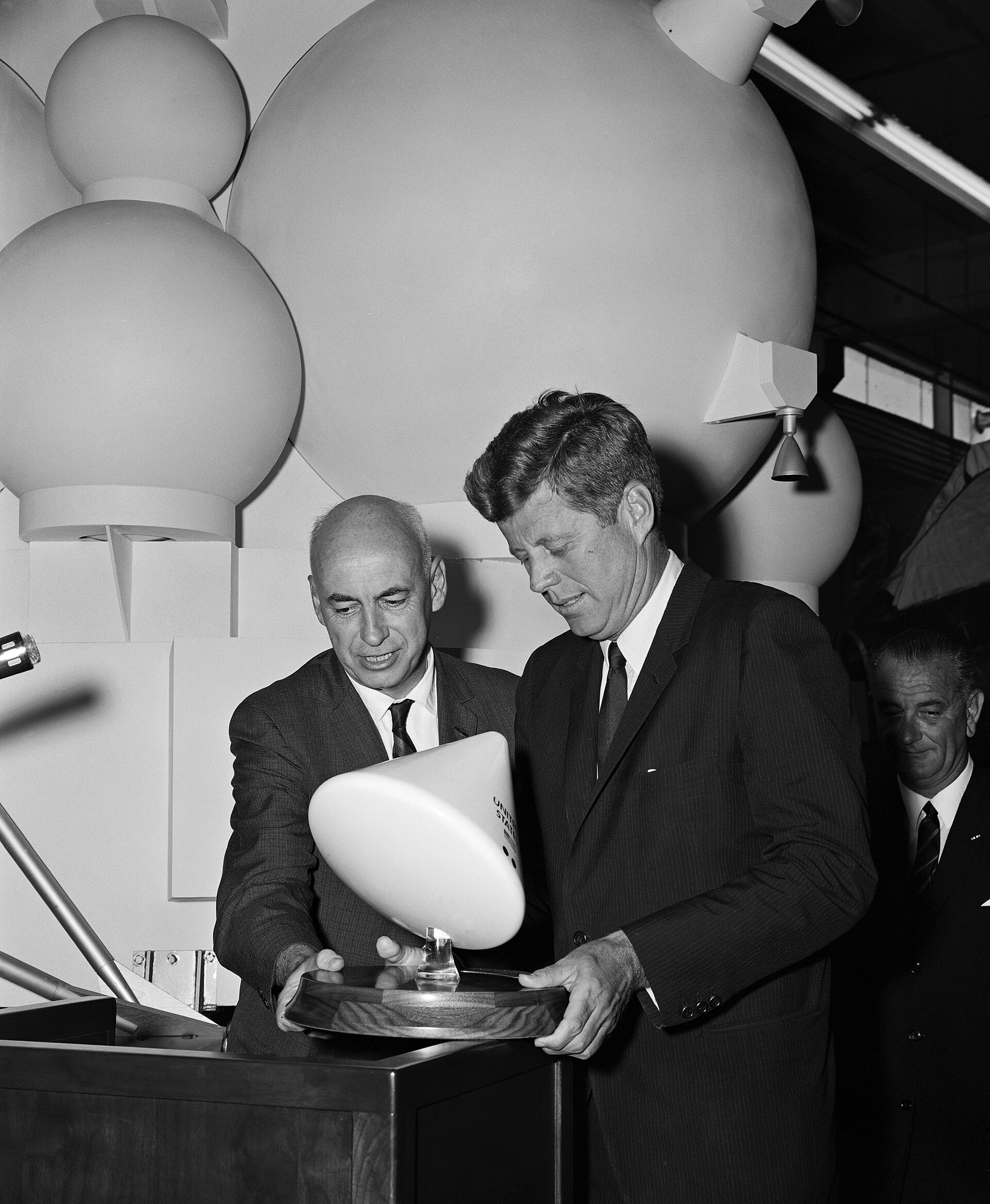 Imagem de referência relacionada a A. R. Kennedy, item descrito como jogador de futebol americano dos Estados Unidos