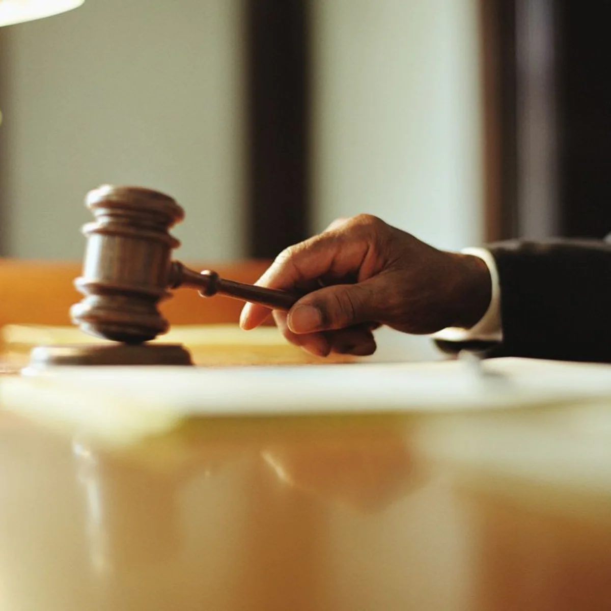 Justiça bloqueia recursos de plataforma investigada por fraude milionária