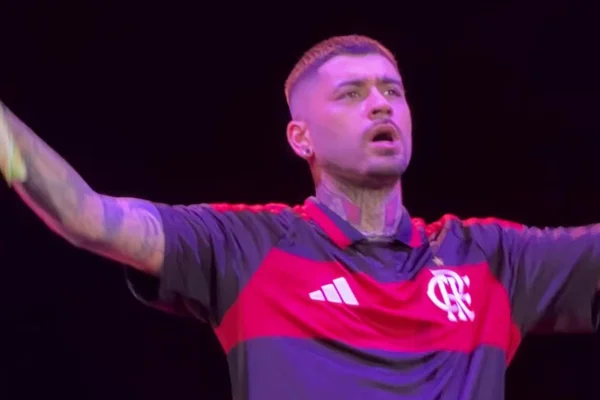 Ex-One Direction, Zayn usa camisa do Flamengo em show na casa do Palmeiras