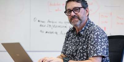 Ronaldo Carrilho, 65, &eacute; professor de F&iacute;sica e gerente do Anglo, em S&atilde;o Paulo. Foto: Felipe Rau/Estad&atilde;o / Estad&atilde;o