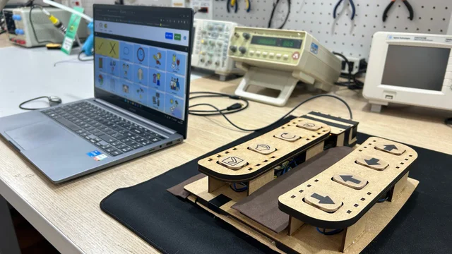 Controle com só 8 botões ajuda pessoas com deficiência a se comunicar