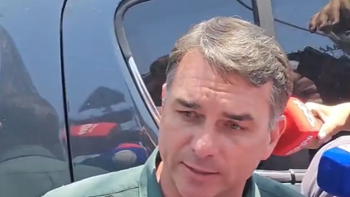 SBT anuncia que Flávio Bolsonaro recusou participar de sabatina