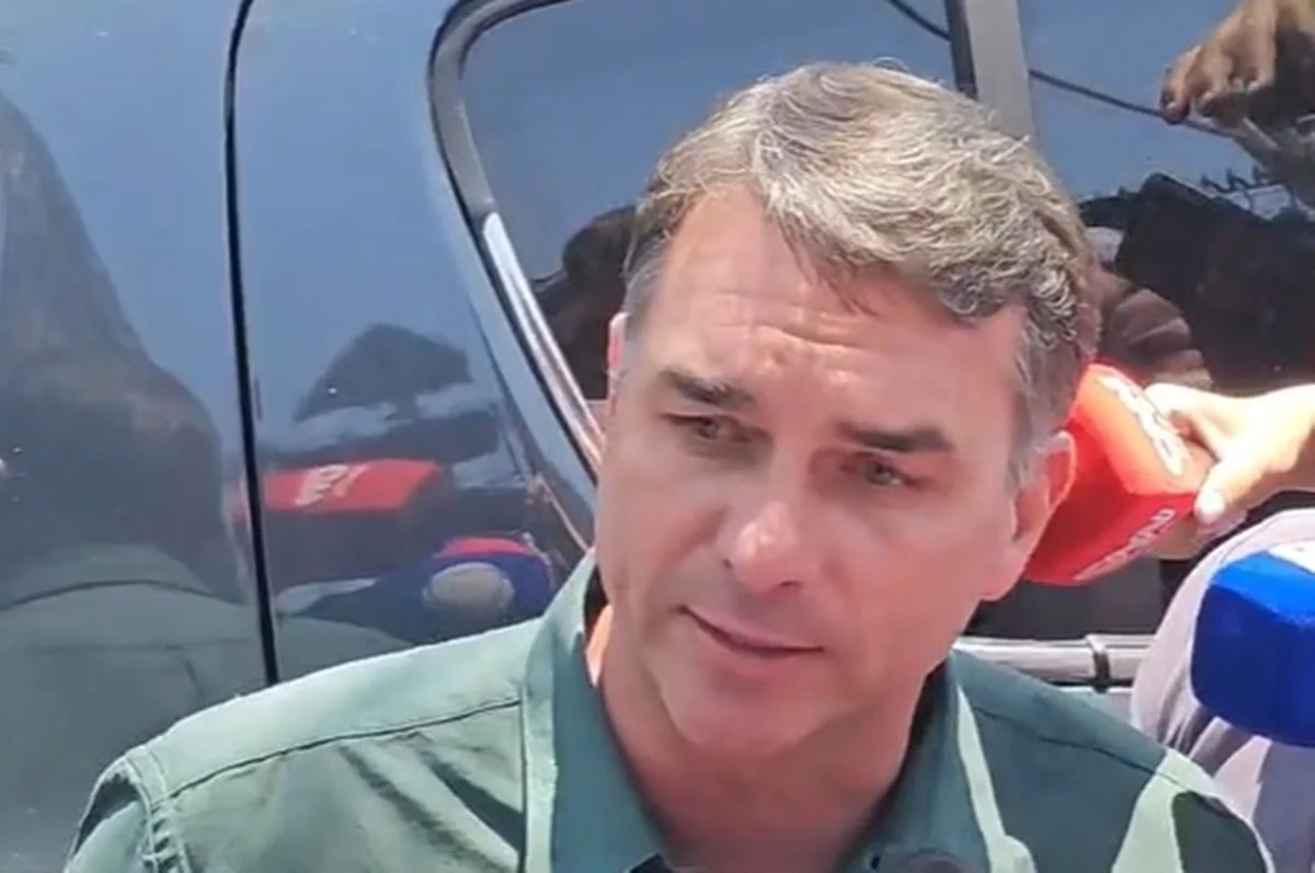 SBT anuncia que Flávio Bolsonaro recusou participar de sabatina