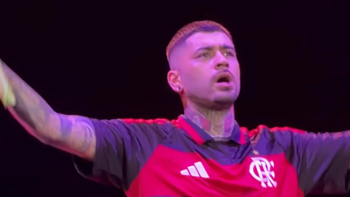 Ex-One Direction, Zayn usa camisa do Flamengo em show na casa do Palmeiras