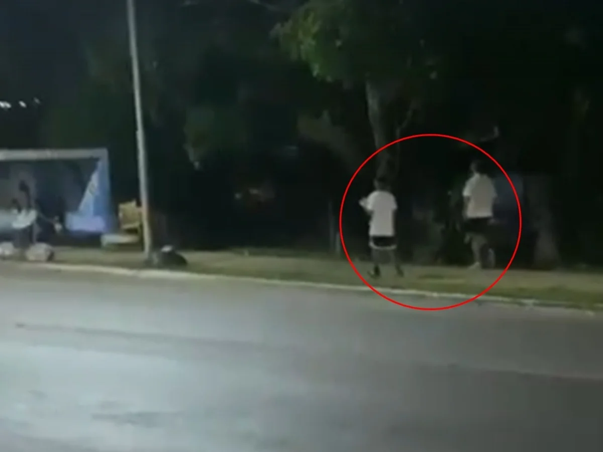 Vídeo mostra dupla suspeita de colar cartazes com ofensas a Celina Leão