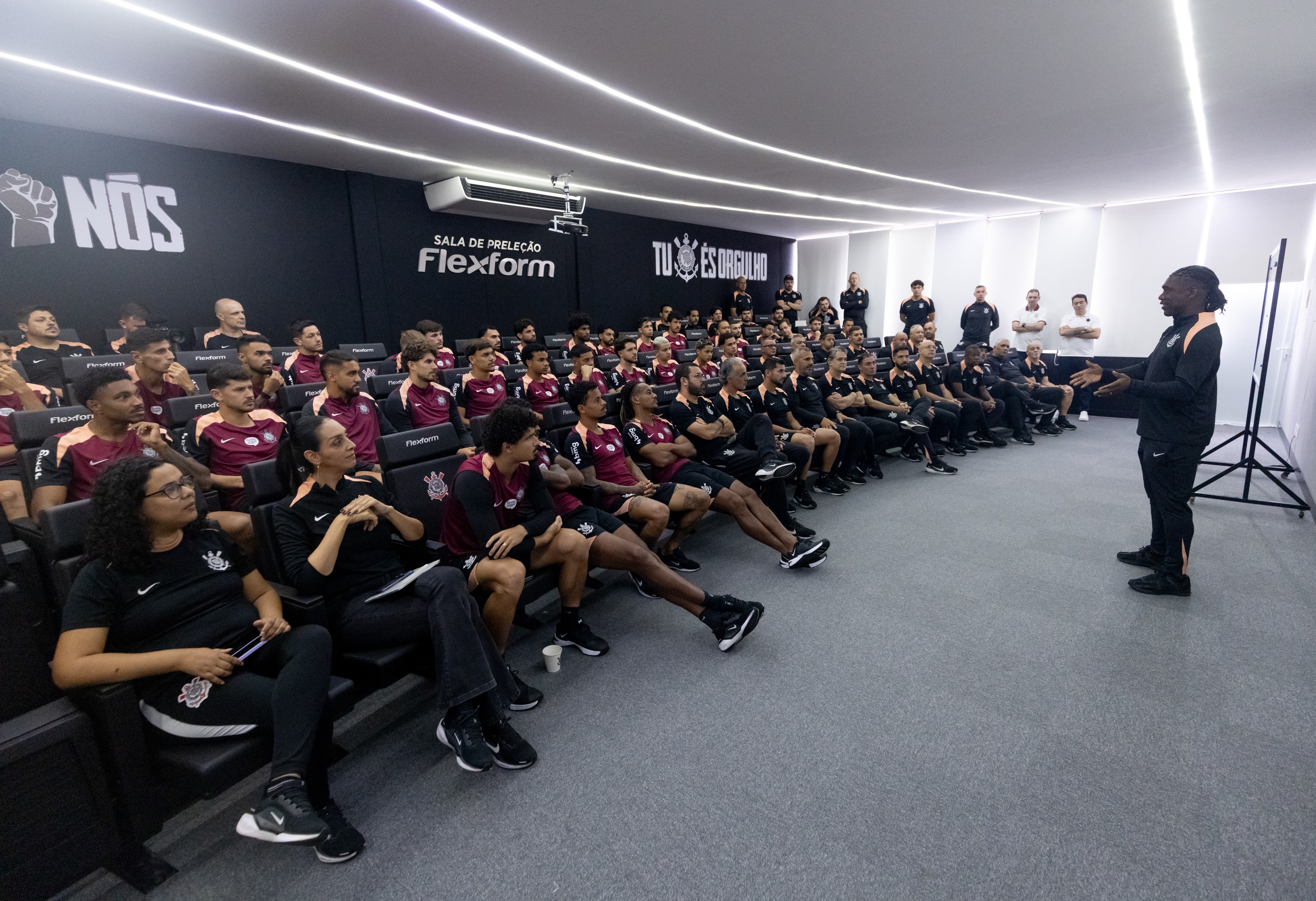 Dívida por direitos de imagem abre brecha para jogadores do Corinthians pedirem rescisão