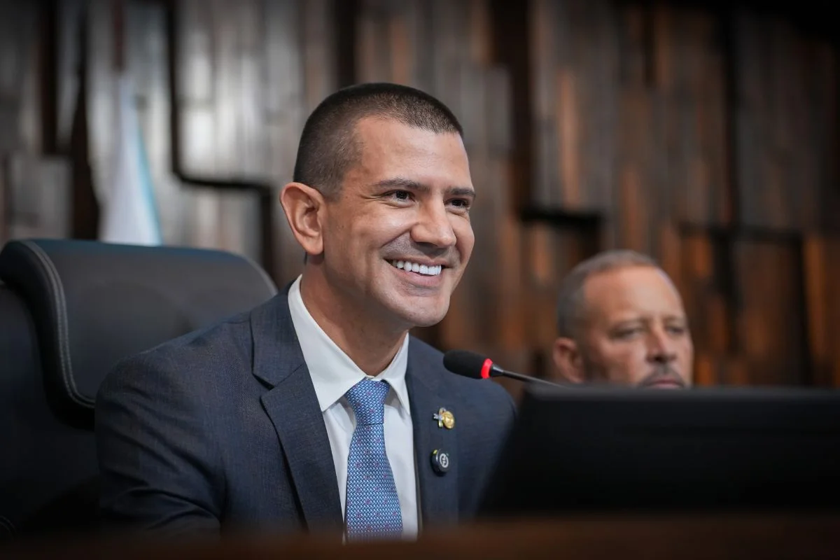 MPRJ investiga Ruas por suspeita de lavagem de dinheiro e crime licitatório