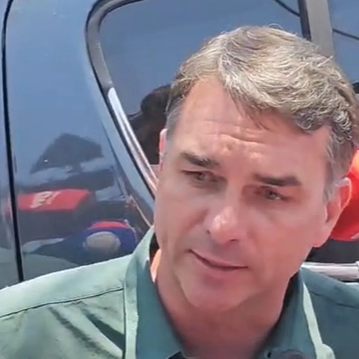 SBT anuncia que Flávio Bolsonaro recusou participar de sabatina