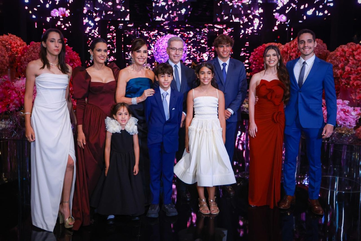 Marita Estevão Lira celebra 15 anos em incrível festa com família e amigos