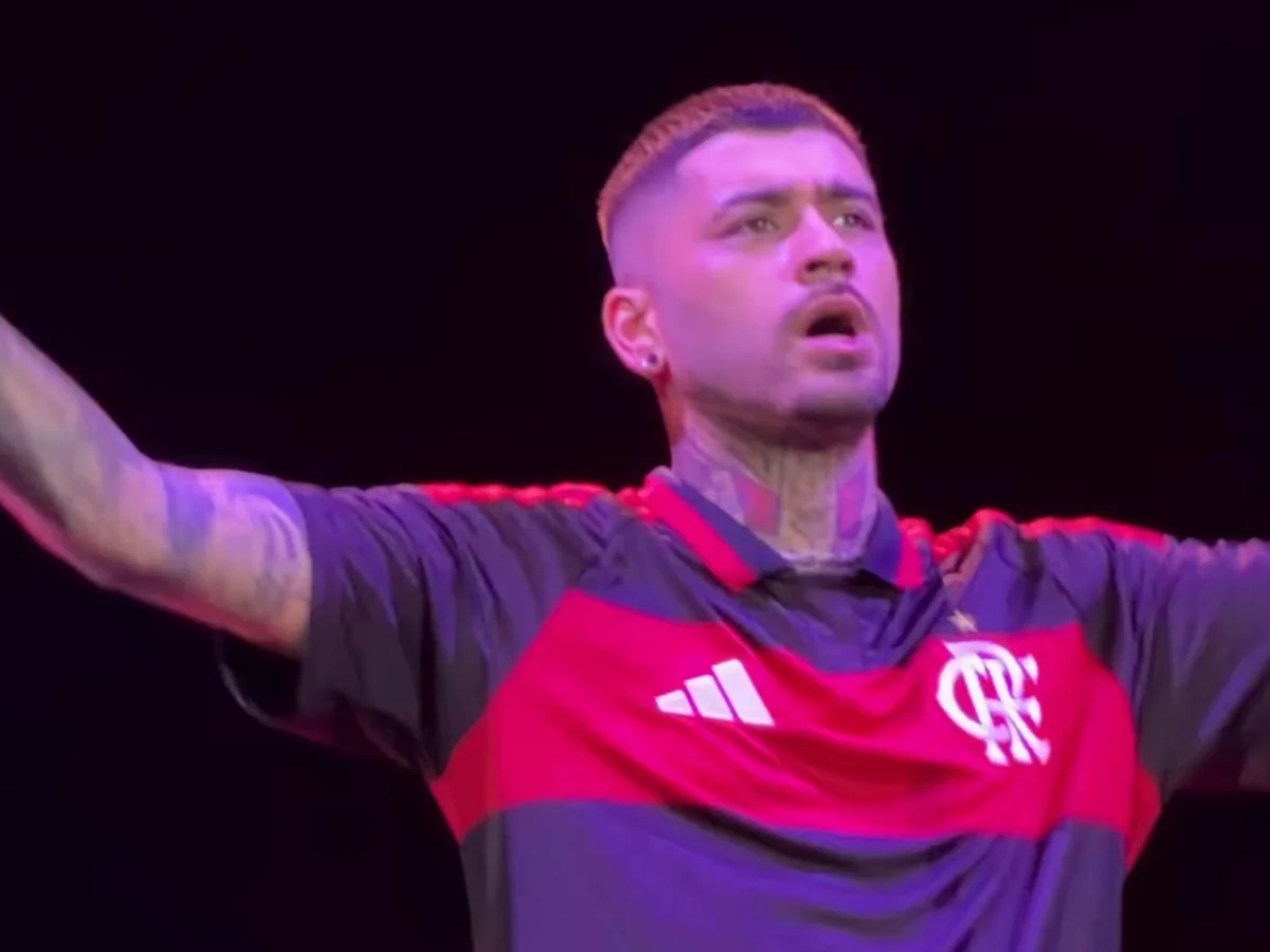 Ex-One Direction, Zayn usa camisa do Flamengo em show na casa do Palmeiras
