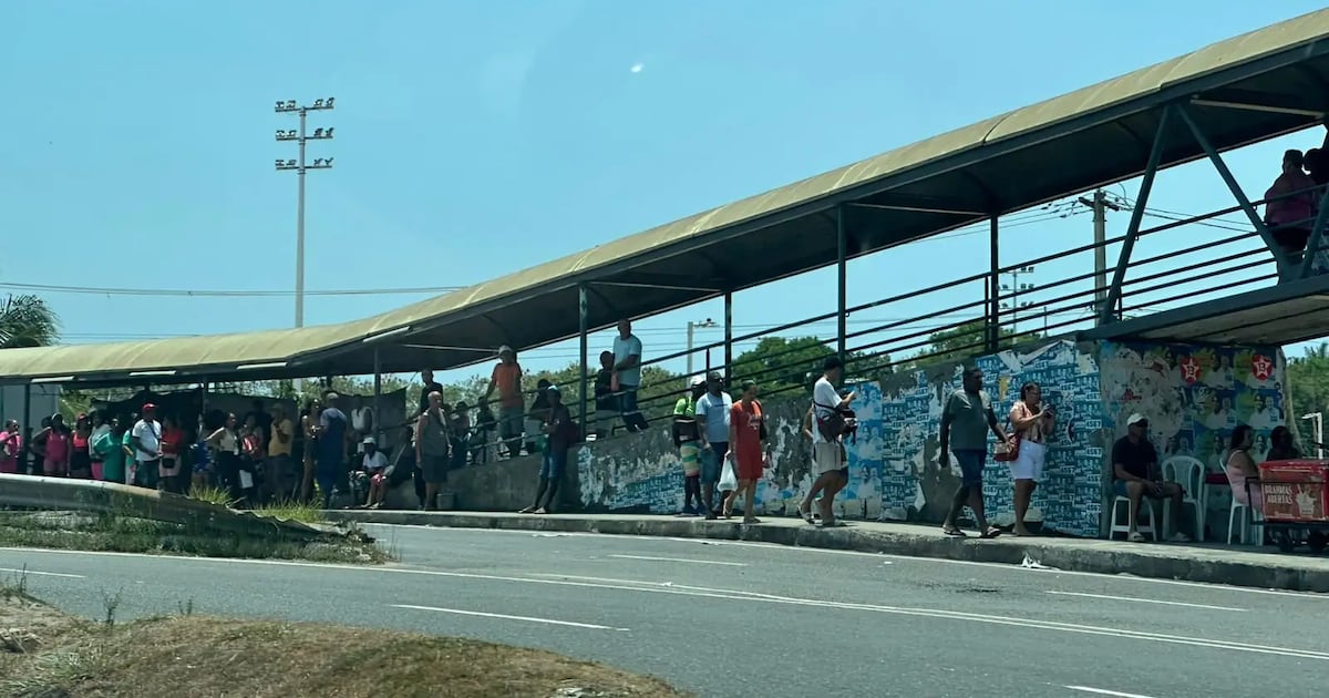 Ao menos 75 ônibus ficam retidos em garagens no dia do segundo turno das eleições em Salvador