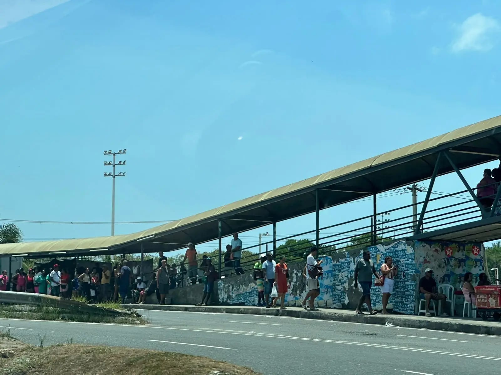 Imagem da matéria: Ao menos 75 ônibus ficam retidos em garagens no dia do segundo turno das eleições em Salvador