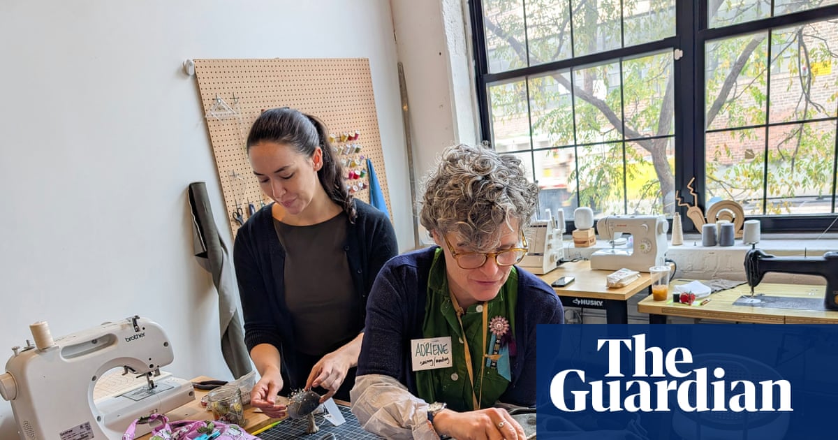 Solder-darity para sempre: como os clubes 'fixit' ajudam os americanos a economizar dinheiro e fazer novos amigos