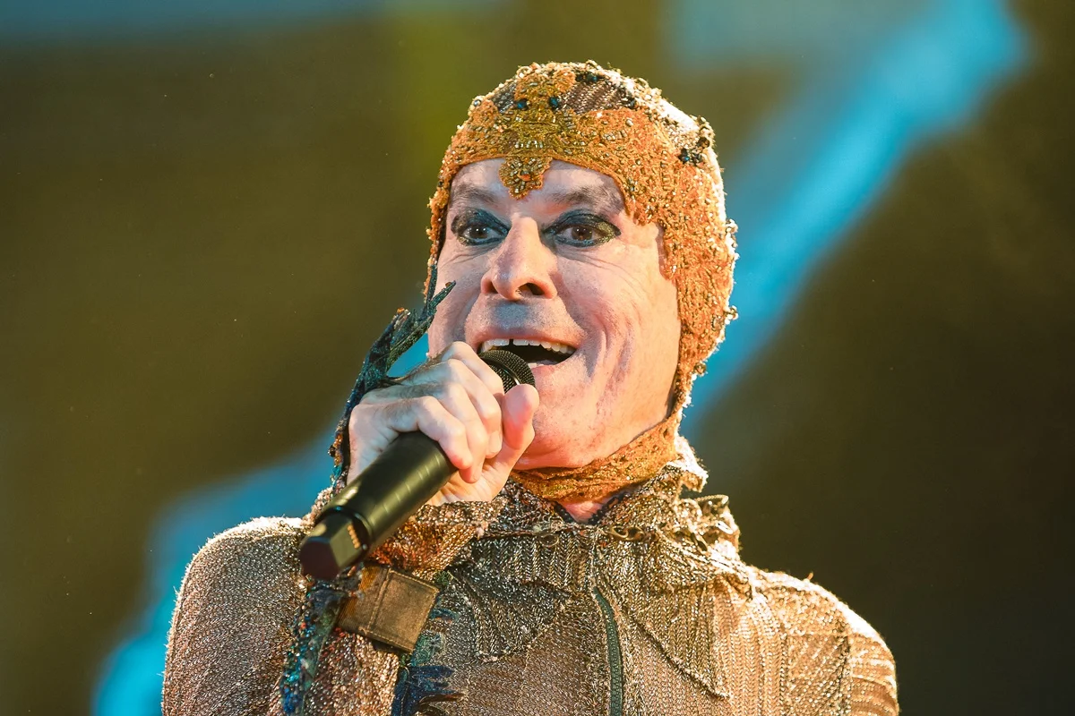 Ney Matogrosso adia show em MG após passar por cirurgia