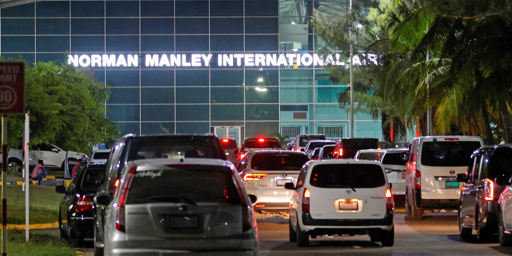 Jamaica começa a receber deportados de terceiros países sob acordo controverso dos EUA