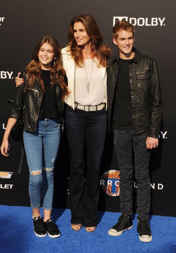 Cindy Crawford fala pela primeira vez após morte do filho aos 27 anos