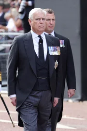 Ex-príncipe Andrew é impedido de usar fundo privado em ação judicial