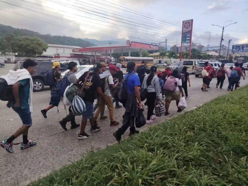 Una caravana de cerca de 400 hondureños salió desde la Terminal de San Pedro Sula en busca del sueño americano el pasado 21 de septiembre.