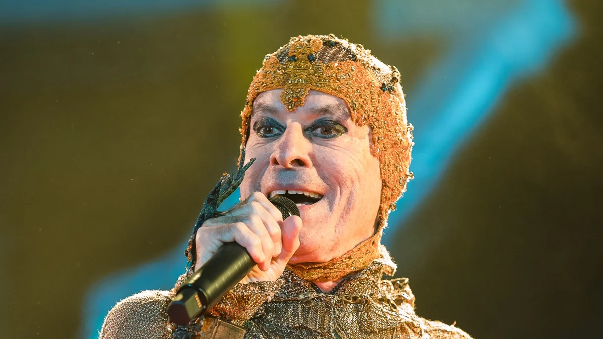 Ney Matogrosso adia show em MG após passar por cirurgia
