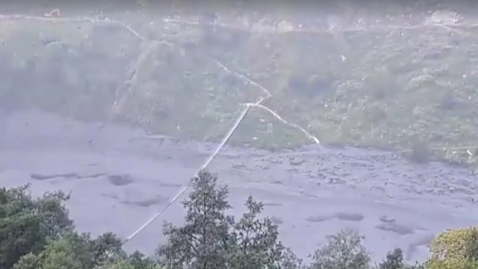 O Nepal apela aos aldeões para evacuarem após inundações fluviais