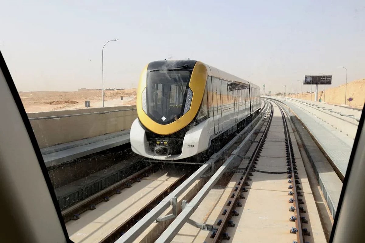 Expansão da Riyadh Metro com 94 trens no projeto de SR5,5 bilhões, aumentando a capacidade em 60%