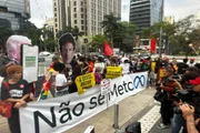 Ato contra a Meta em SP é marcado por críticas a Flávio, Trump e Zuckerberg