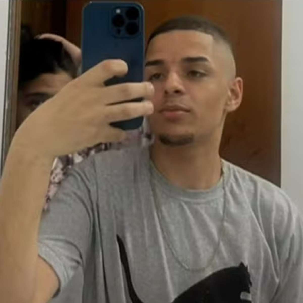 Jovem de 20 anos morre após ser baleado 27 vezes por PMs; policiais dizem ter confundido celular com arma