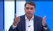 Alexandre Frota pede apreensão do passaporte de Flávio Bolsonaro