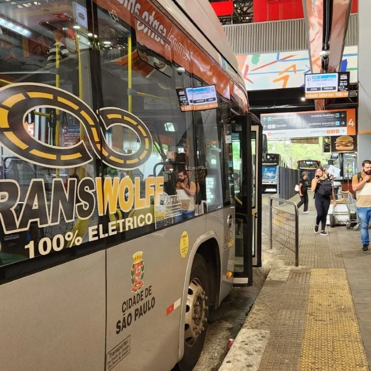 Após reunião com SPTrans, trabalhadores anunciam fim da greve da Transwolff