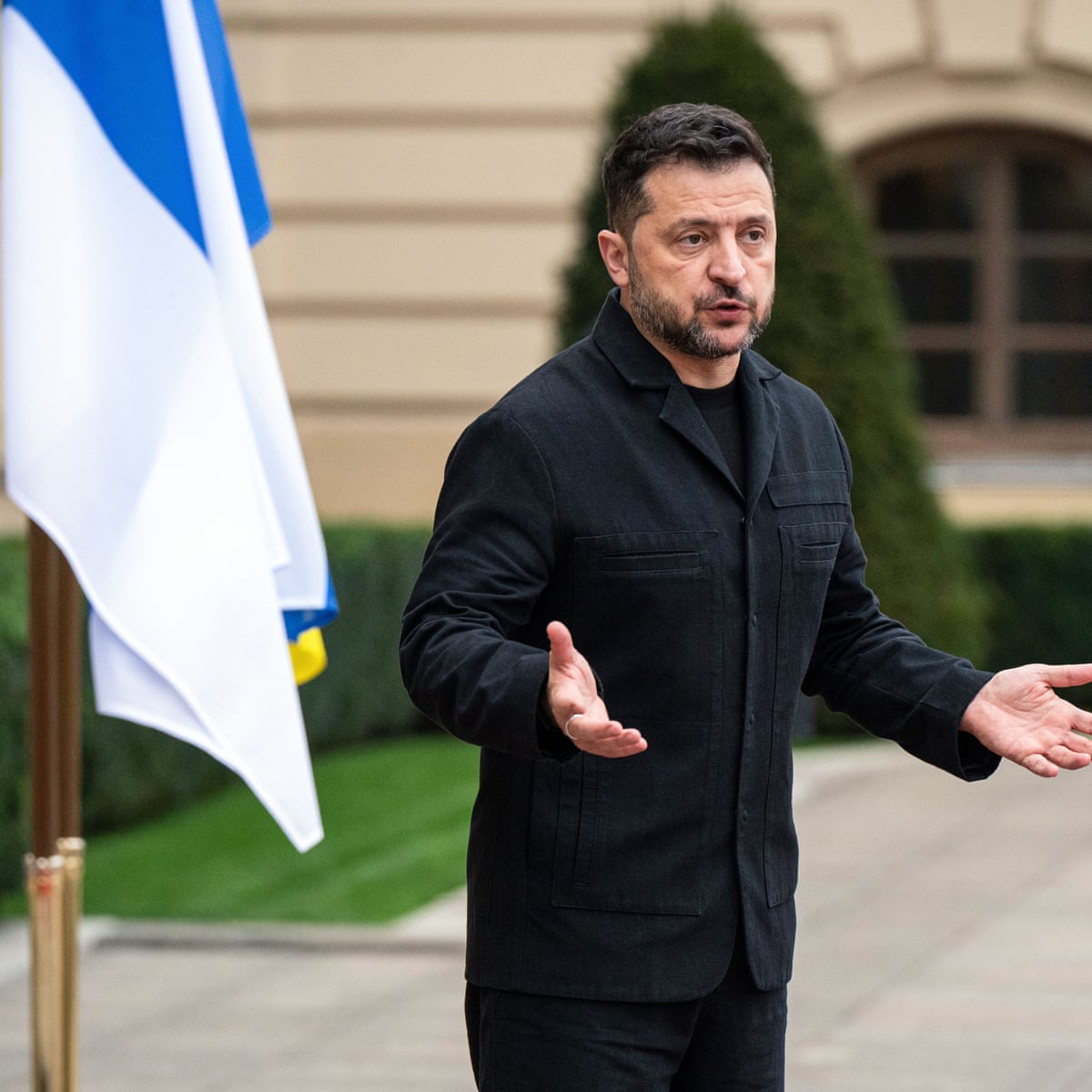 Breve sobre a guerra na Ucrânia: Zelenskyy afirma que as negociações de paz trilaterais com a Rússia serão retomadas