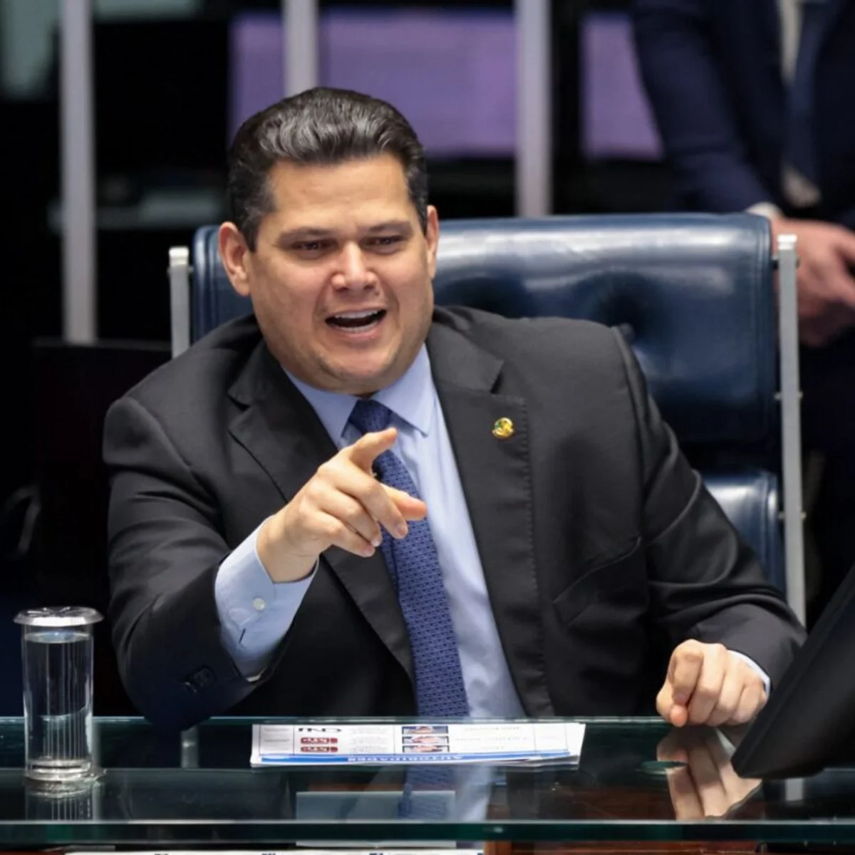 "Essa mudança é gigante", diz Alcolumbre ao abrir discussão do fim da 6x1