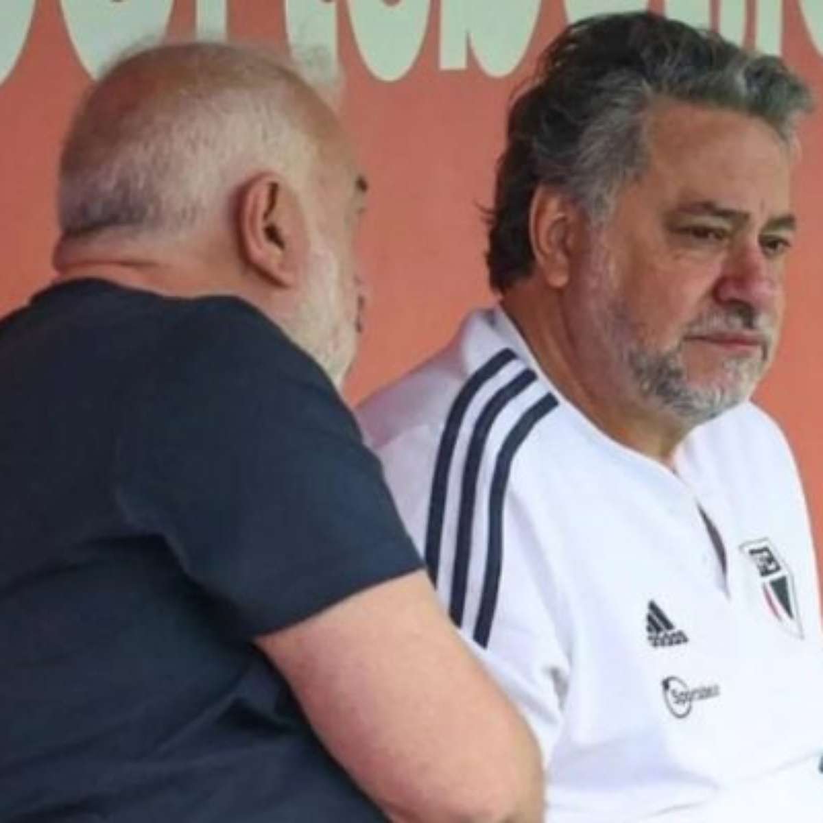 Julio Casares aciona Meta na Justiça após perder conta nas redes sociais