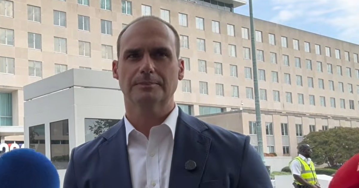 Em podcast, Eduardo Bolsonaro questiona urnas e defende que Flávio deixe o País se perder eleição