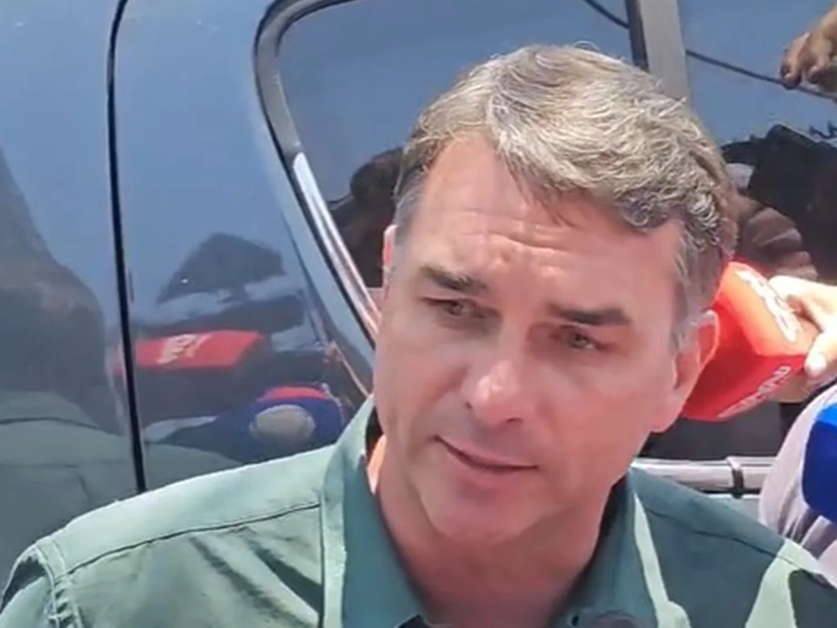 SBT anuncia que Flávio Bolsonaro recusou participar de sabatina