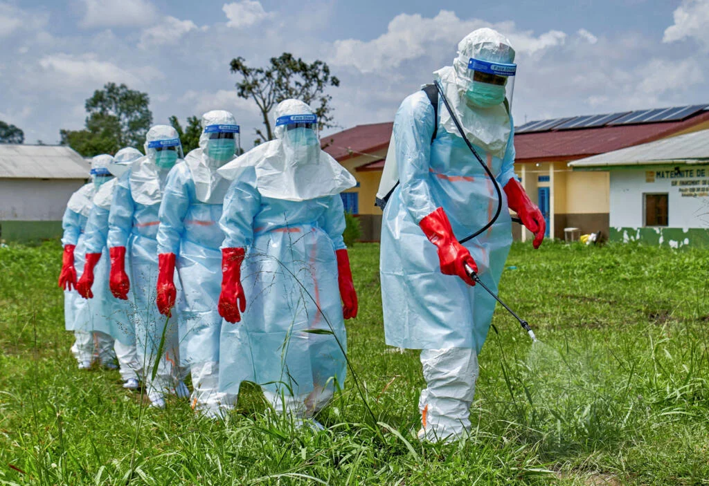 Imagem da matéria: Ebola: FG coloca 46 pessoas expostas em lista de proibição de voo por 21 dias