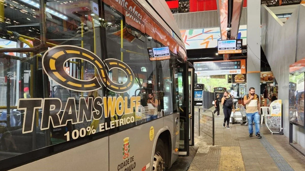 Após reunião com SPTrans, trabalhadores anunciam fim da greve da Transwolff