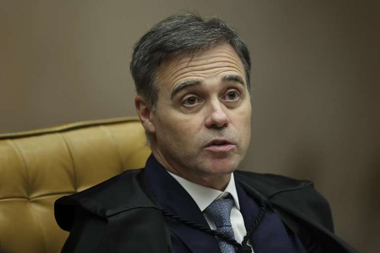 André Mendonça é sorteado relator de pedido de Lula para divulgar sigilos em disputa com Flávio Bolsonaro