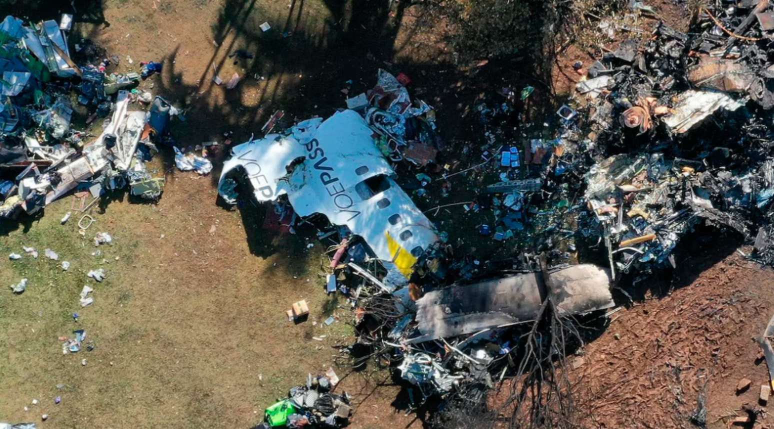 Destro&ccedil;os do avi&atilde;o da Voepass que caiu com 62 pessoas a bordo em Vinhedo, no interior de S&atilde;o Paulo, em 9 de agosto de 2024