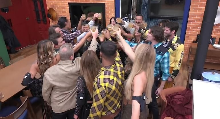 Malhando a língua! Thaíde e Rikardo Negro soltam o verbo sobre aliada na academia