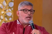 Alexandre Frota pede apreensão do passaporte de Flávio Bolsonaro